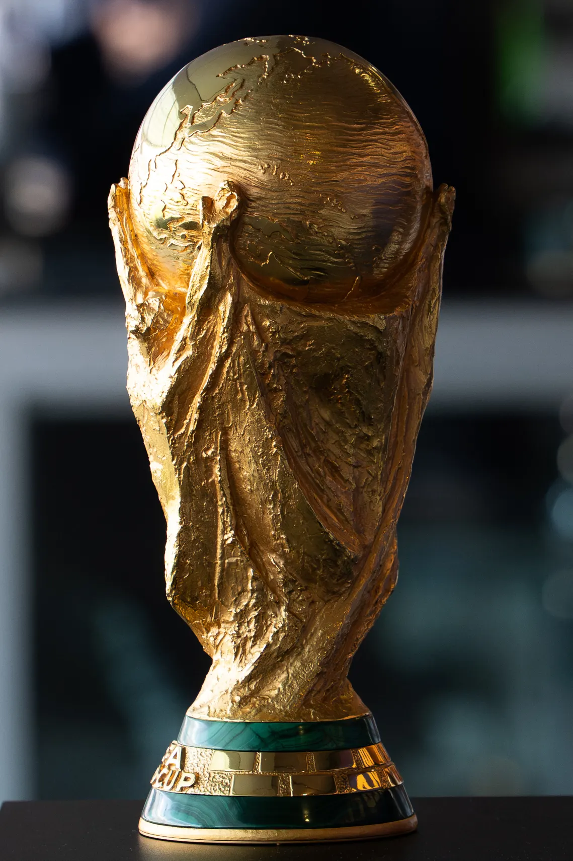 La Copa del Mundo, en primer plano, fotografiada el día de la final