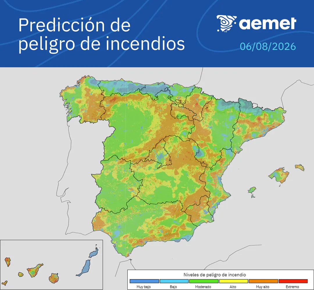 Mapa de España coloreado por niveles de peligro de incendio para el 6 de agosto de 2026: predominan el verde y el amarillo, con amplias manchas naranjas en el interior de Galicia, el valle del Ebro, Aragón y el interior del este, una franja azul en la costa cantábrica y tonos naranjas y rojos en La Palma, Tenerife y Gran Canaria.