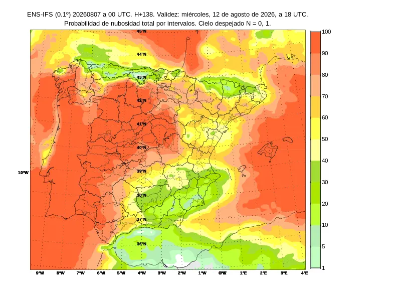 Mapa de la Península Ibérica y Baleares con la probabilidad de cielo despejado el 12 de agosto de 2026 a las 18 UTC: el interior peninsular aparece en rojo (probabilidad alta) y se dibujan manchas verdes de probabilidad baja en la cornisa cantábrica, el Pirineo, el sureste peninsular y el mar de Alborán.